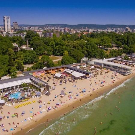 Modern Bright Apartment Close To City Center And Grand Mall Varna Exteriör bild