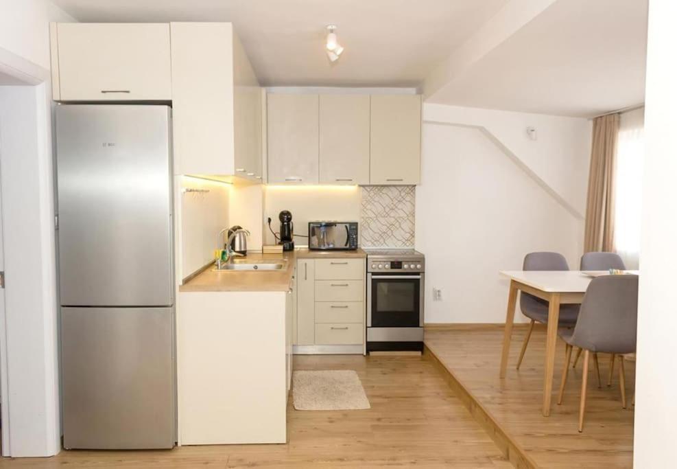 Modern Bright Apartment Close To City Center And Grand Mall Varna Exteriör bild