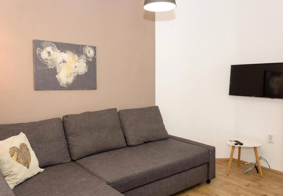 Modern Bright Apartment Close To City Center And Grand Mall Varna Exteriör bild