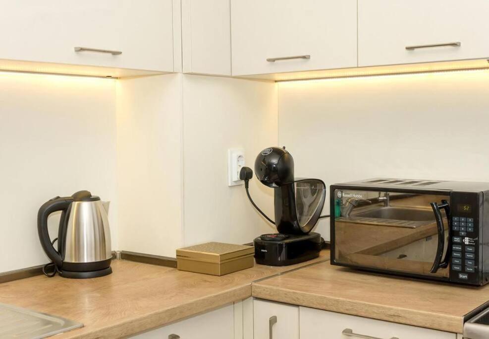 Modern Bright Apartment Close To City Center And Grand Mall Varna Exteriör bild