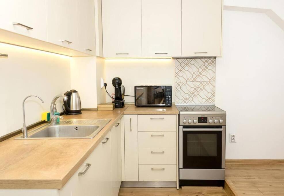 Modern Bright Apartment Close To City Center And Grand Mall Varna Exteriör bild