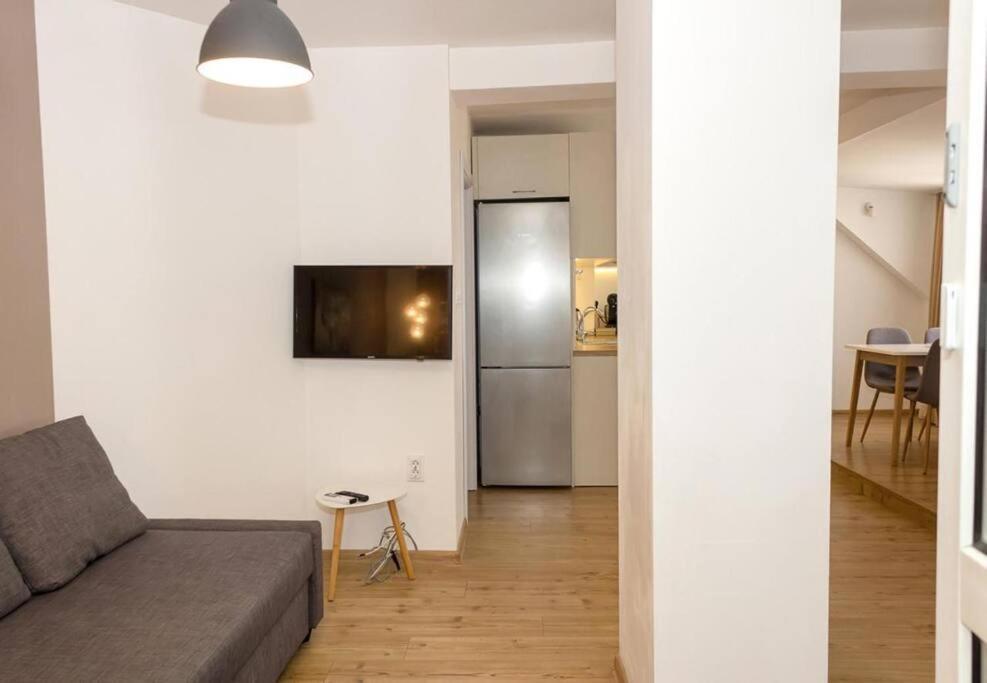Modern Bright Apartment Close To City Center And Grand Mall Varna Exteriör bild