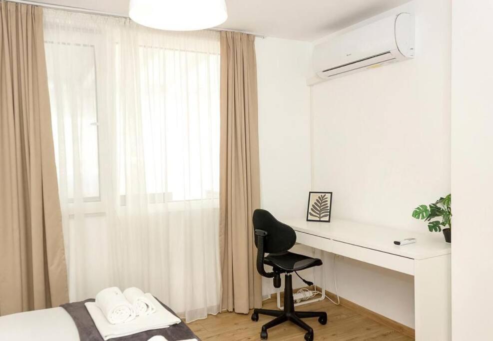 Modern Bright Apartment Close To City Center And Grand Mall Varna Exteriör bild
