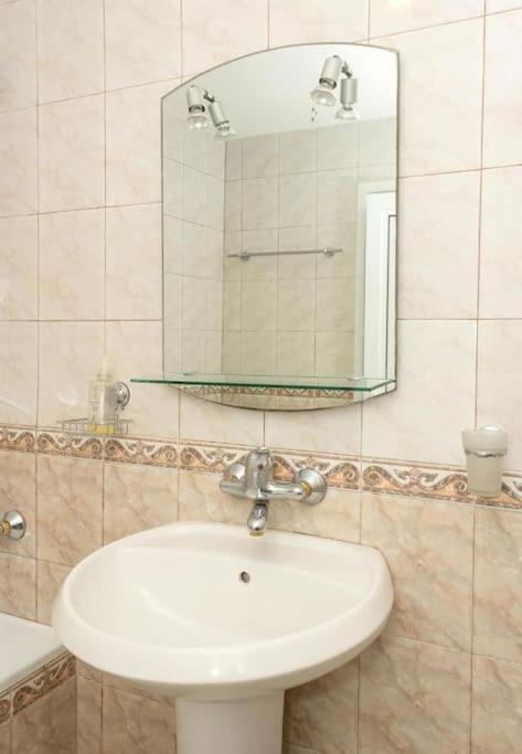 Modern Bright Apartment Close To City Center And Grand Mall Varna Exteriör bild