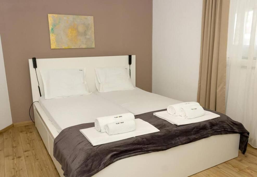Modern Bright Apartment Close To City Center And Grand Mall Varna Exteriör bild